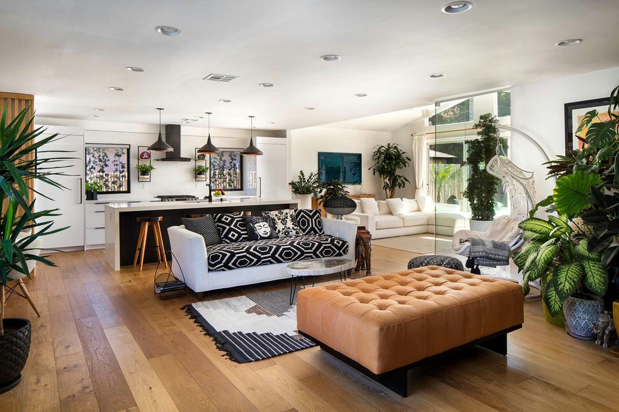 Open plan living at Nimbali, Encino