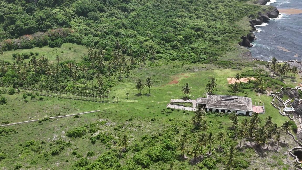 The casa in open pasture