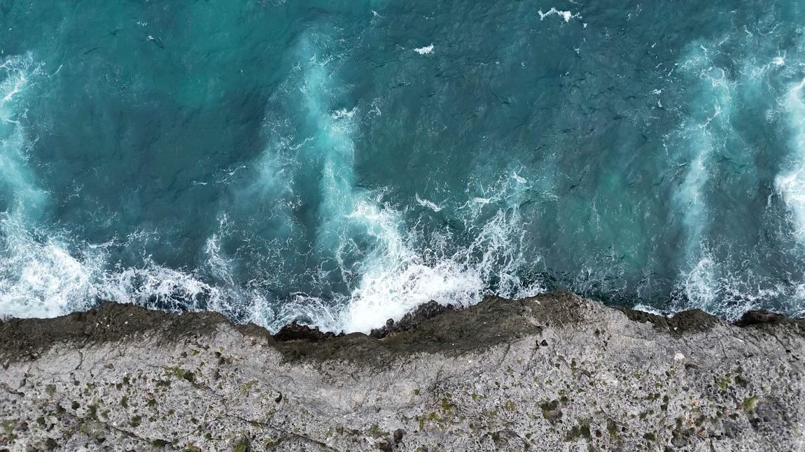 Surf on the rock shelf